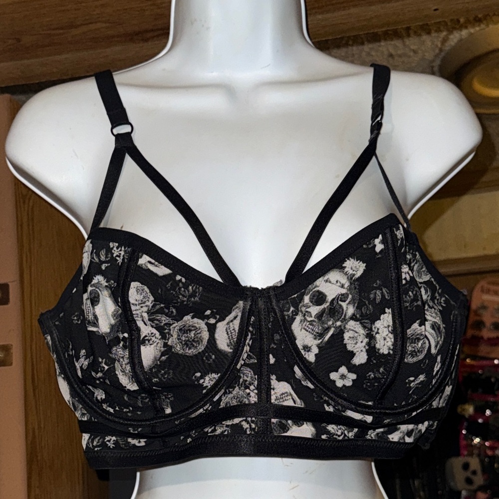 Torrid Brand Bralette with SKULLS & Flowers!! (like new)